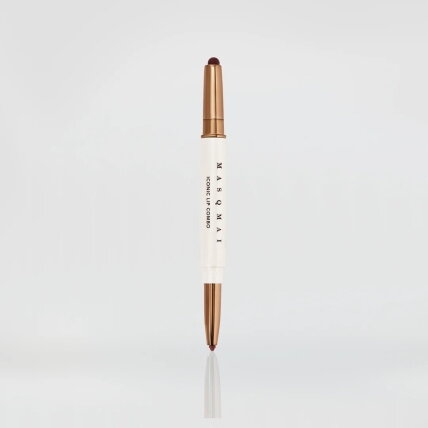 MASQMAI Lūpų pieštukas ir balzamas viename - Iconic Lip Combo BURNT KISS, 0.45 g 3 MASQMAI Lūpų pieštukas ir balzamas viename - Iconic Lip Combo BURNT KISS, 0.45 g 3