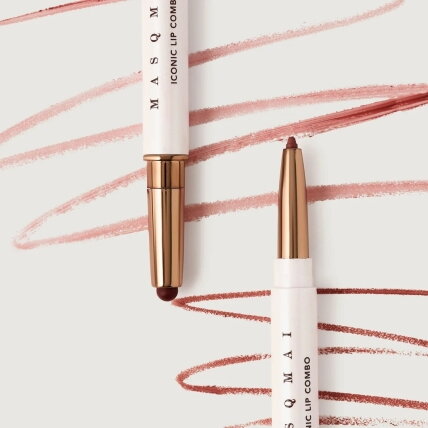 MASQMAI Lūpų pieštukas ir balzamas viename - Iconic Lip Combo BURNT KISS, 0.45 g 1 MASQMAI Lūpų pieštukas ir balzamas viename - Iconic Lip Combo BURNT KISS, 0.45 g 1